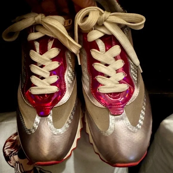 Louboutin Loubishark gym shoe 👟
Box and dust bags included - Picture 9 of 9